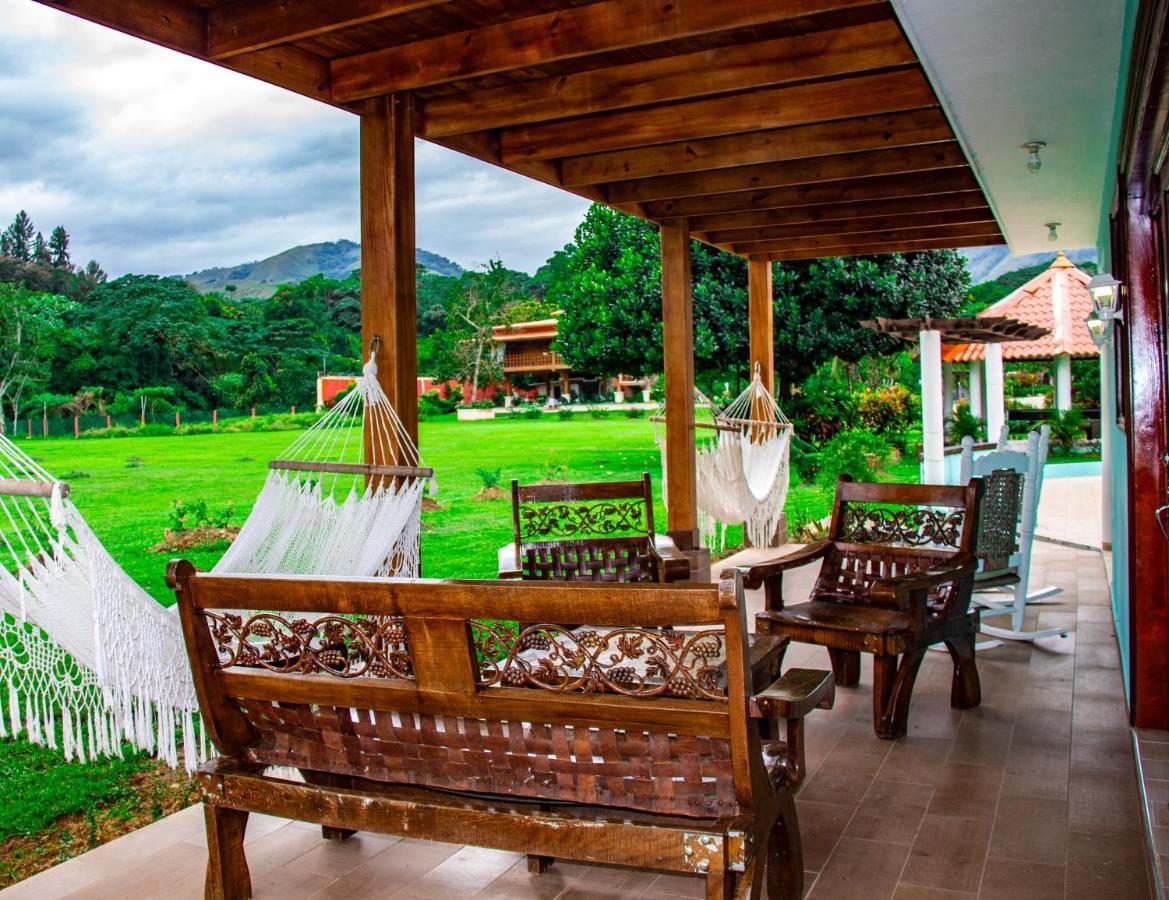 Deluxe Suites Guacamayos - Eco-Lodge & Swimming Pool Bonao Exterior photo