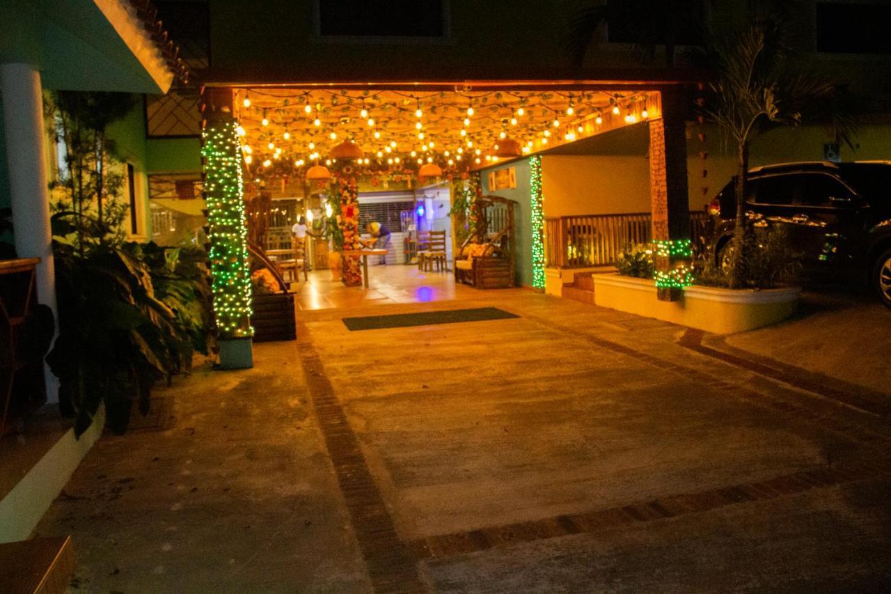 Deluxe Suites Guacamayos - Eco-Lodge & Swimming Pool Bonao Exterior photo